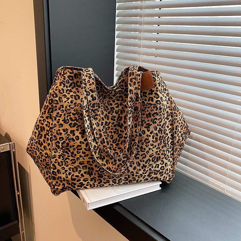 Leopard print large-capacity casual handbag women's new personalized fashion trend commuter shoulder underarm tote bag