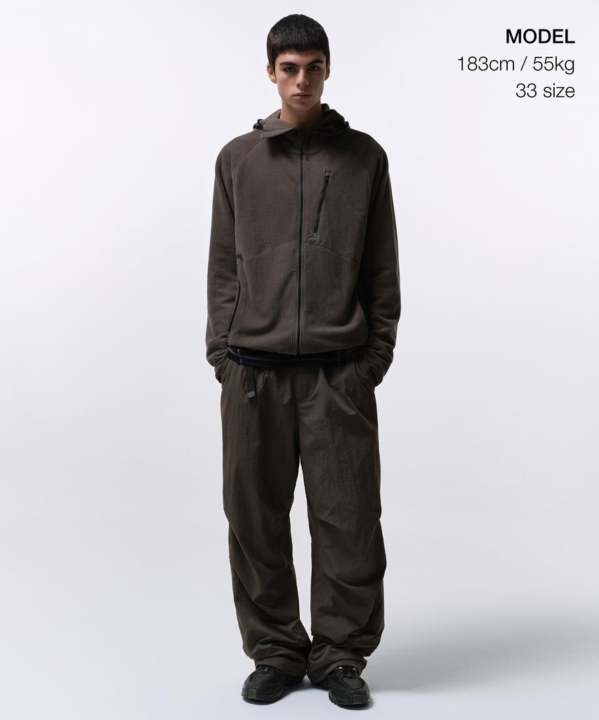 Musinsa Standard [Lazer Urbano] Calças Parachute de Cintura Larga com Cinto e Forro de Fleece [Cinza Lama]