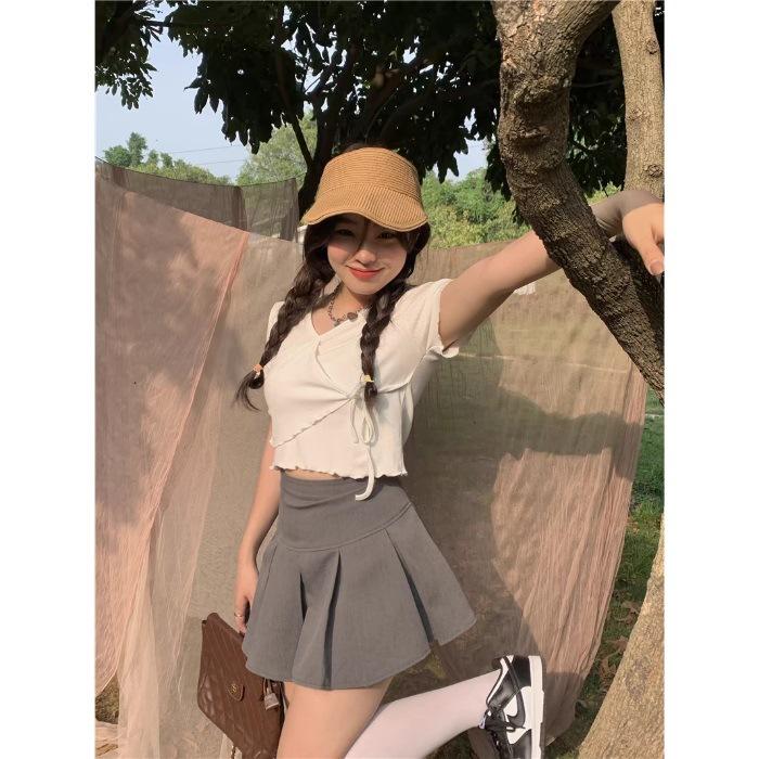 

Spice girl short style shows figure v-neck design sense strap T-shirt women s short sleeve niche summer new knitted sweater slim tide S белый