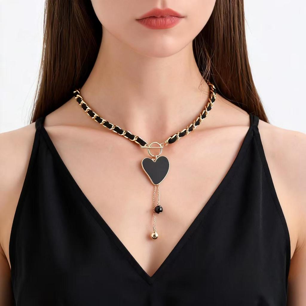 Cross-Border Black Heart Mother-of-Pearl Pendant Necklace with Velvet Wrap for Women