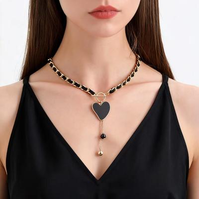 Cross-Border Black Heart Mother-of-Pearl Pendant Necklace with Velvet Wrap for Women
