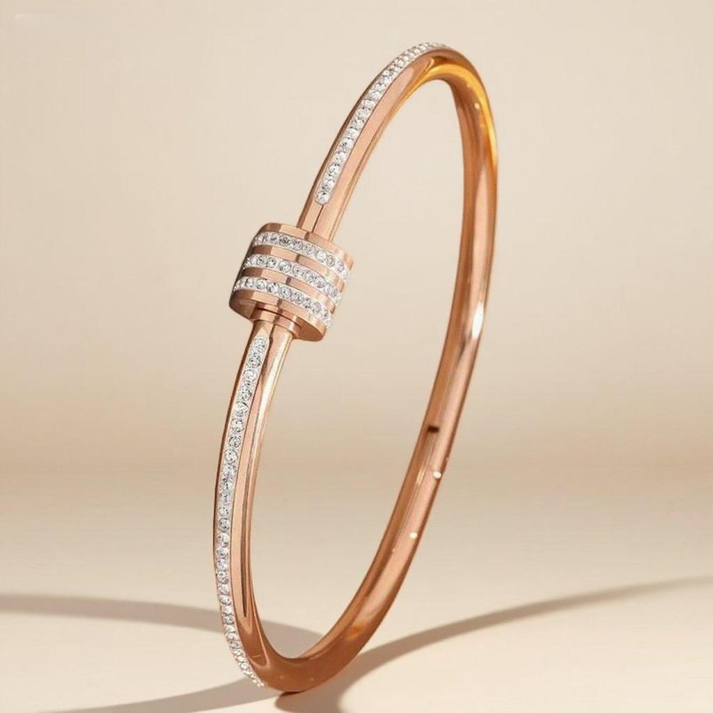 Women's Colorfast Stainless Steel Bracelet with Diamond Inlay, Exquisite High-End Design, Slim Waist, Titanium Steel.