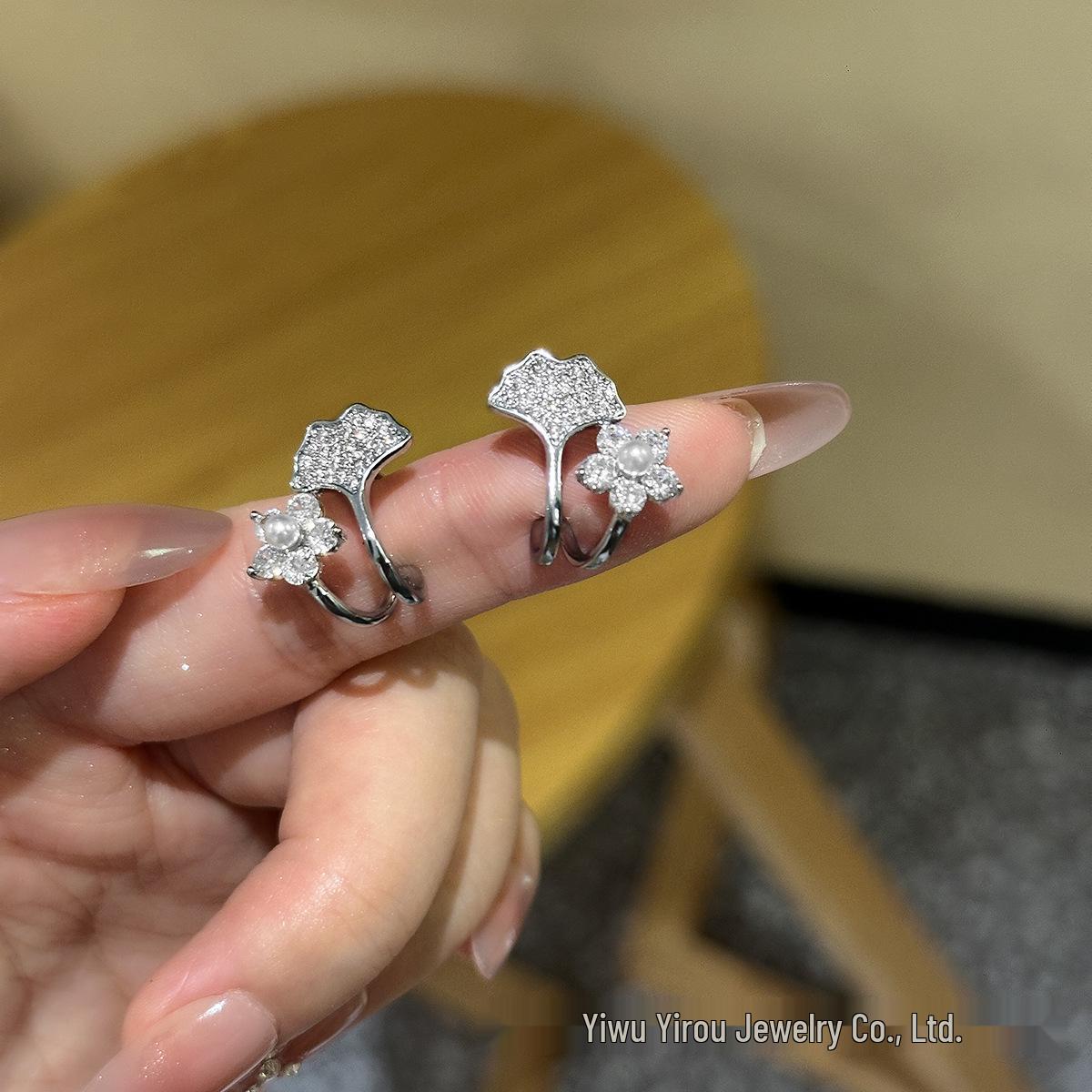 

Ginkgo Leaf Pearl & Zircon Flower Stud Earrings: S925 Silver, Versatile Fashion for Women