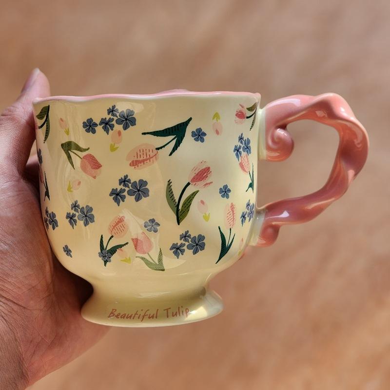 Small fresh retro floral mug