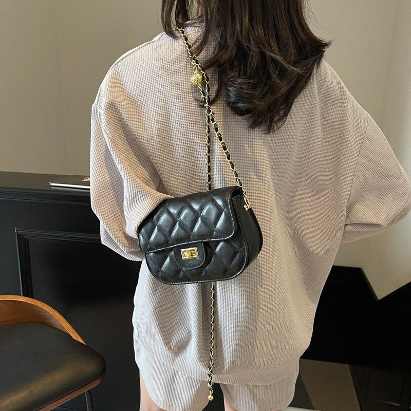 Popular chain spring and summer messenger bag women's fashion niche small square bag high-end diamond bag