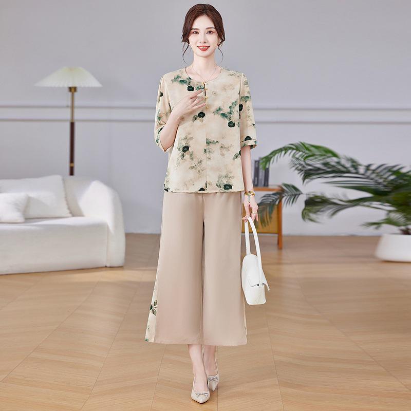 

Elegant Two-Piece Summer Set for Middle-Aged & Elderly Women - Slimming Mid-Sleeve Top & Stylish Suit 3XL зелений