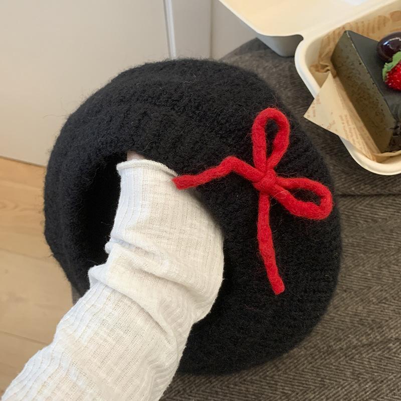 

Плюшевый вязаный берет женский осенне-зимний в корейском стиле, ветрозащитный и теплый, шерстяная шапка с большим обхватом головы и маленькой шапкой, подчеркивающей лицо M（56-58cm）