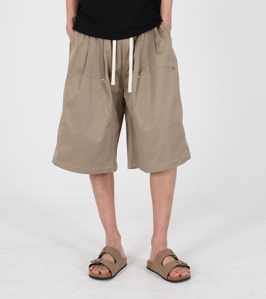 Beoteunseoul Double-Pleat Front Cargo Wide Bermuda Pants (Beige)