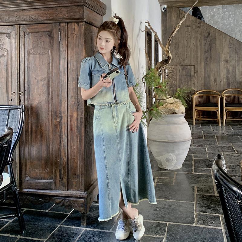 

Комплект из джинсовой ткани с топом и юбкой на молнии с градиентным эффектом: 2024 Новый повседневный стиль Гонконга XL джинсовый синий