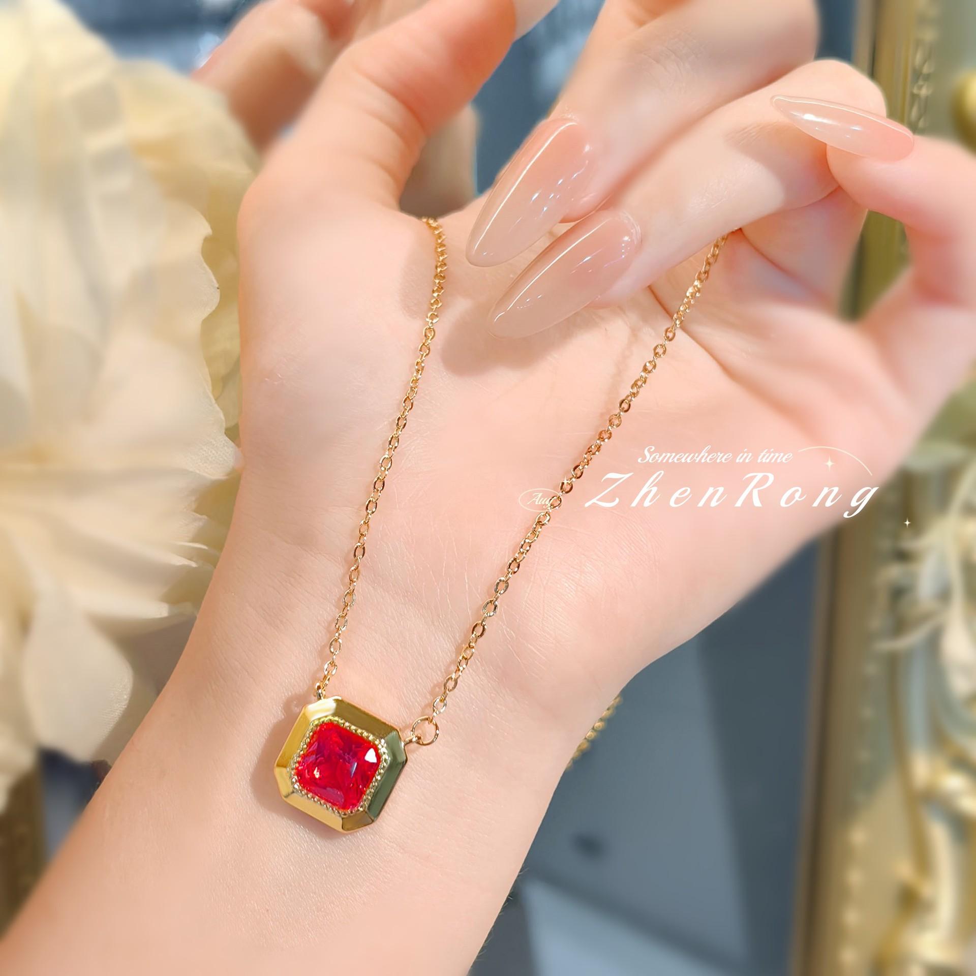 Vintage Antique Red Corundum Necklace French Retro Simple And Versatile Wind High Carbon Diamond Pendant