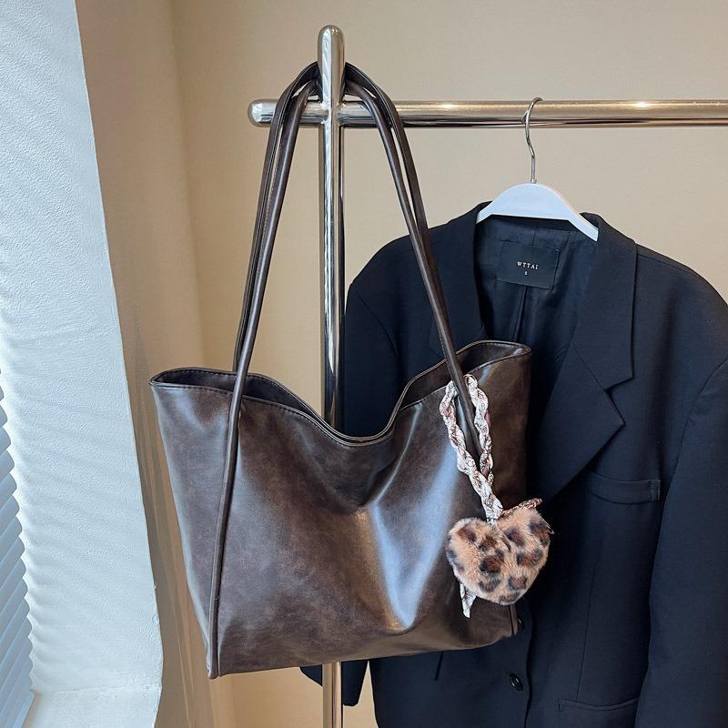 

Сумка с мягкой лицевой стороной в стиле ретро большой вместимости женская осенне-зимняя новая на плечо простая текстурная текстурная сумка-тоут для поездок на работу