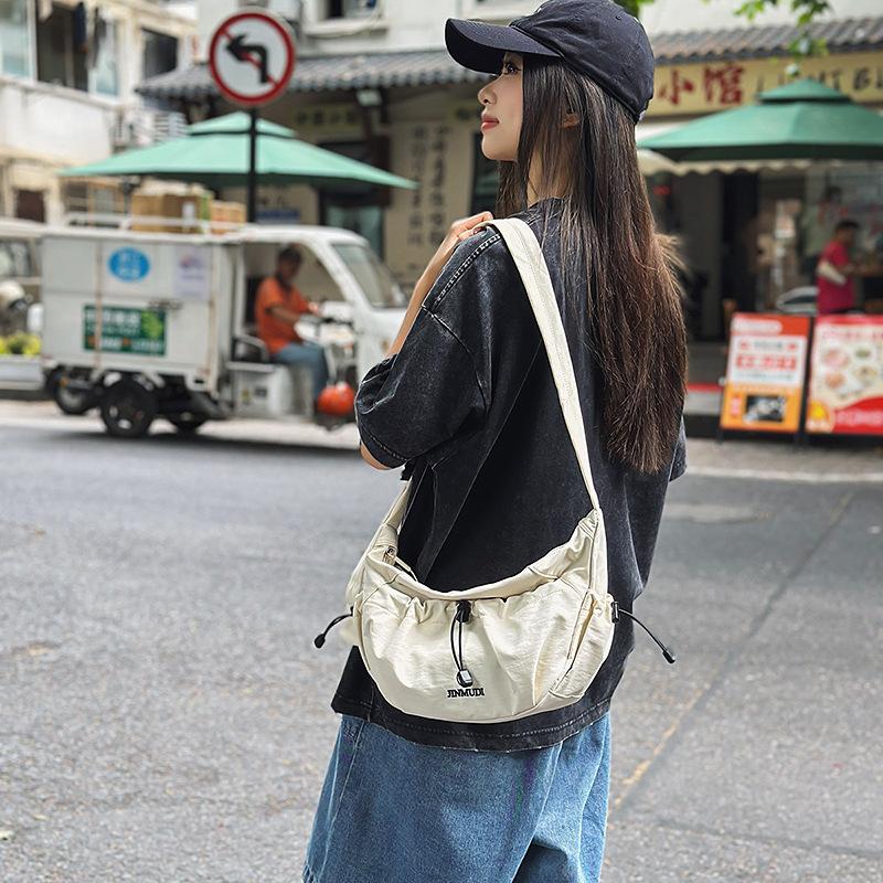Summer new foreign style texture simple large capacity dumpling bag 2025 fashion trend women's shoulder messenger bag