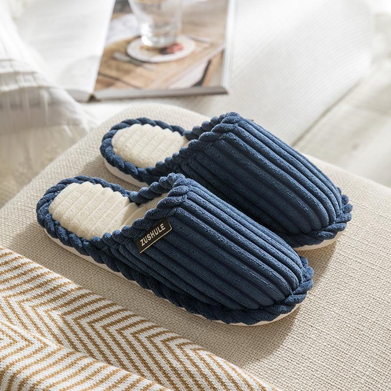 Baumwollschuhe und Hausschuhe sind rutschfest für den Innenbereich und halten das flauschige Zuhause warm.