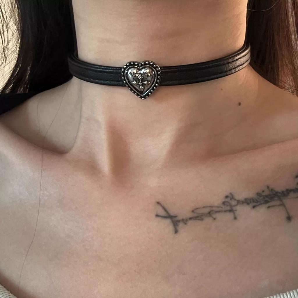Texturovaná přezka opasku Náhrdelník Punk Tmavý Skládaný Kožený Jedinečný Y2K Náhrdelník Muži Ženy Jednoduchý Choker Šperky
