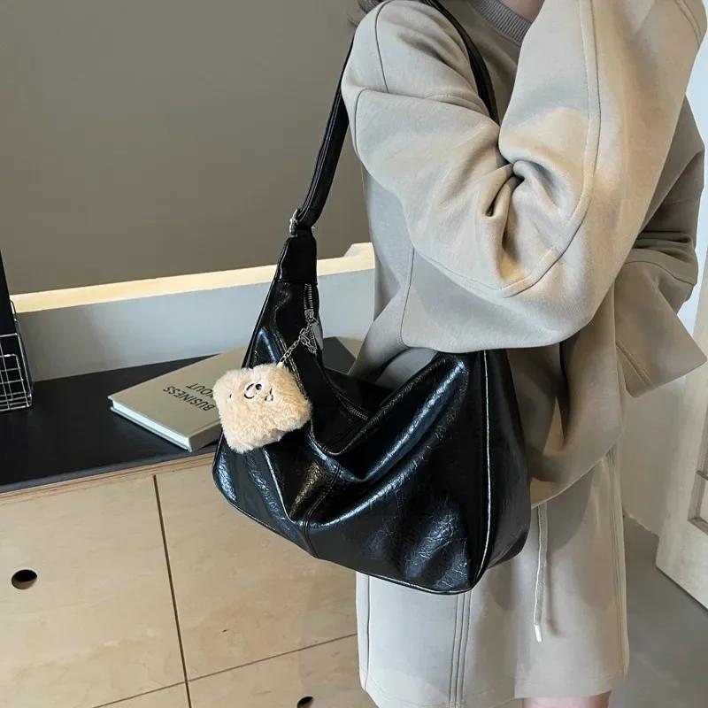 Casual soft material  retro large capacity bag autumn new classic atmospheric exquisite all-match women's bag