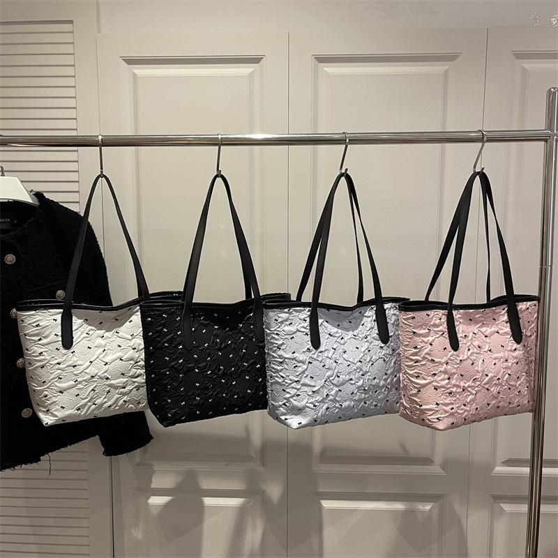 A Large-capacity Women's Fashionable Tote Single-shoulder Bag with A Fresh and Light Printed Bow