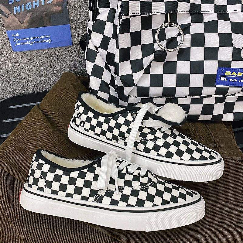 Fleece Black and White Checkerboard Shoes 2025 Winter New Two Cotton Thermal Canvas Shoes Women's Korean Version Couple Board Shoes Men