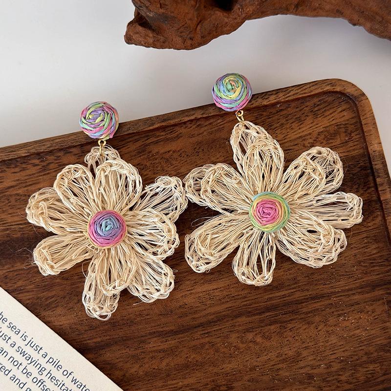 

Святкові сережки з квітами ручної роботи з рафії для жіночого літнього пляжного туру фотосережки сережки різнокольоровий