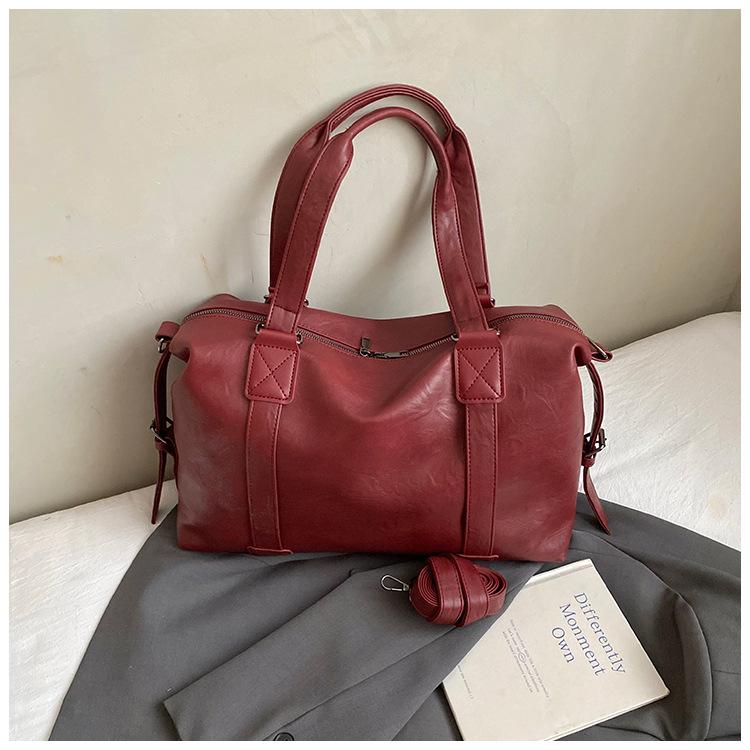 Retro texture large-capacity bag women's new autumn and winter fashion versatile messenger bag going out shoulder commuter bag