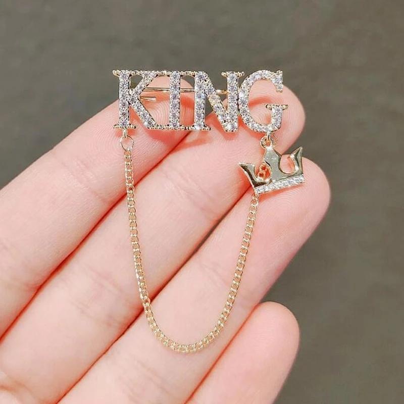 Móda Roztomilý dopis Král Brož Svetr Kabát Oblečení Doplňky Muži Ženy Luxusní Brož Party Svatební Brože Špendlík do klopy