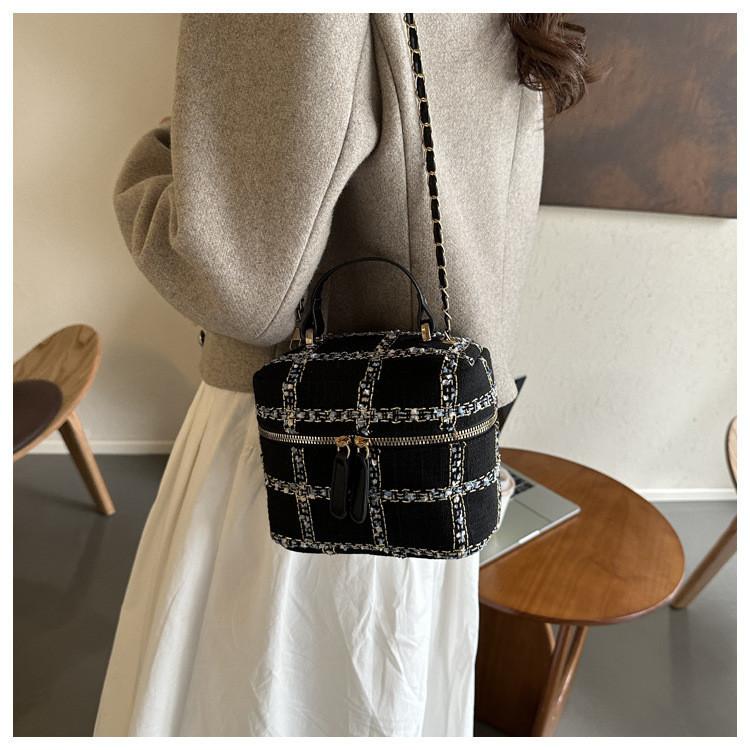 Black And White Pu Street Fashion Bucket Bag For Women With Chain Strap 2023 New Style