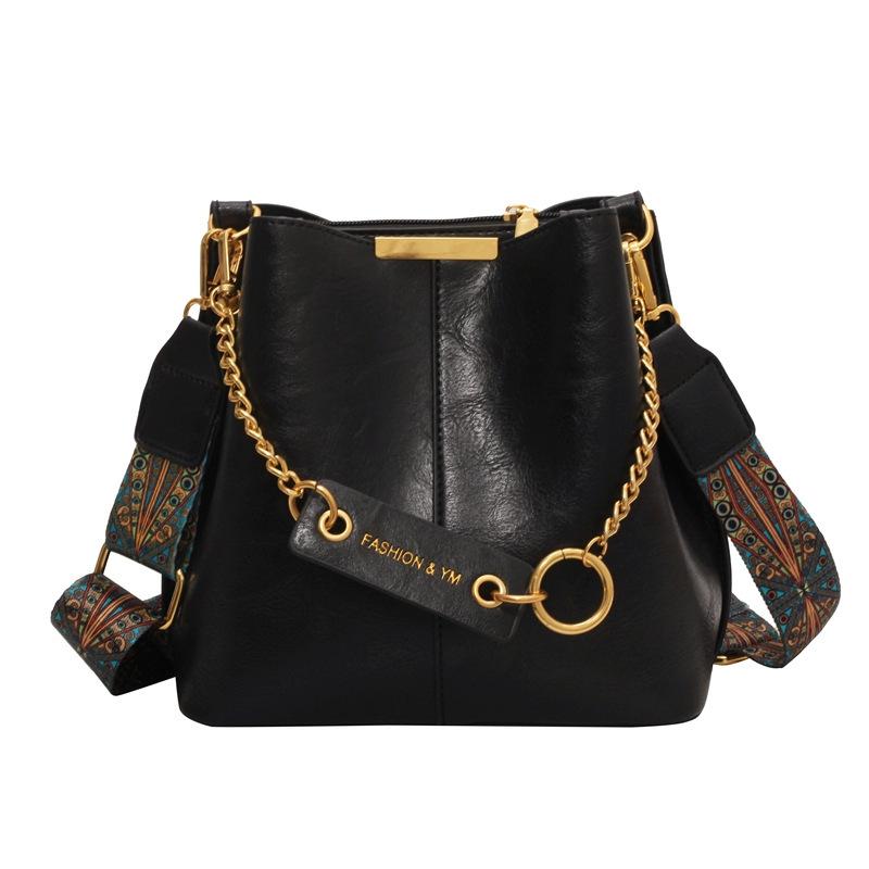 Large capacity bag women 2025 new trendy fashion shoulder messenger bag versatile portable bucket bag simple handbag