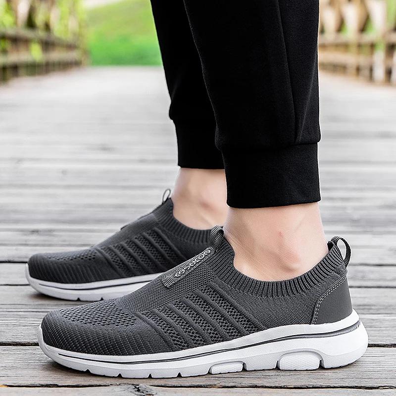 Fashion Men's Breathable Classic Running Shoes 2025 Outdoor Lightweight and Comfortable Mesh Sliding in Walking Shoes Tenis Masculino