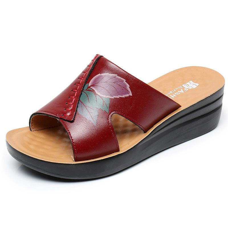 

Новые тапочки из коровьей кожи для мам на танкетке с мягкой подошвой и принтом для мам среднего и пожилого возраста, классные тапочки из кожи 2025 года, прямые продажи 35 красный