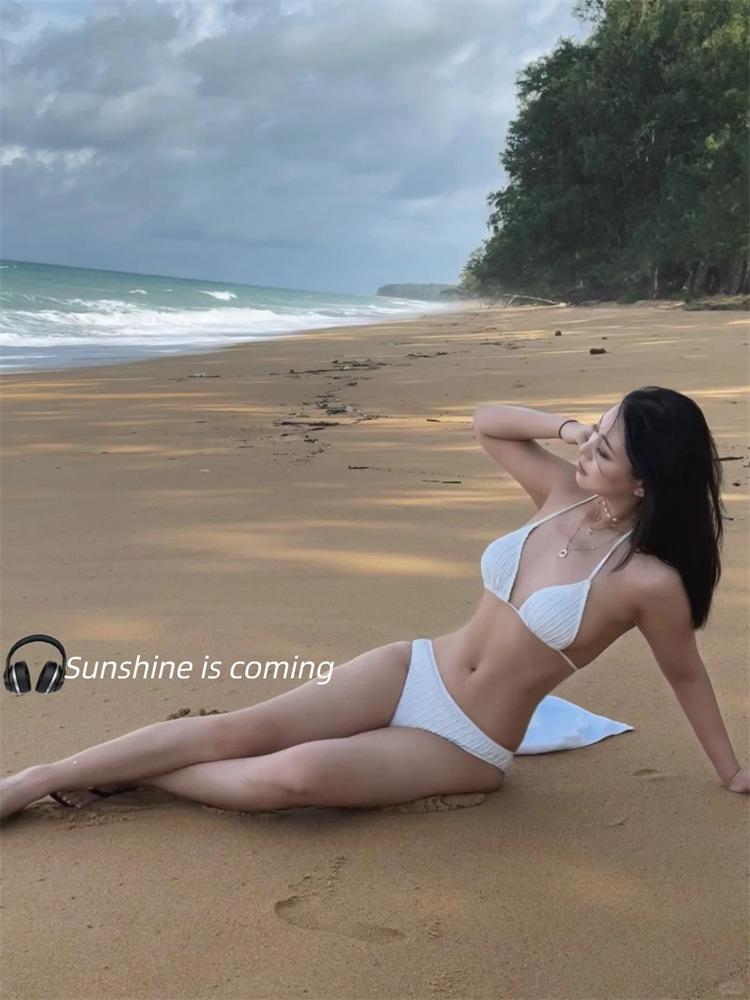 Dreiteiliges Damen-Bikini-Set aus durchsichtiger Spitze mit Neckholder und langem Rock