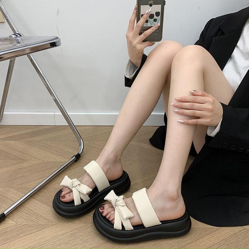 Stylish and versatile small man thick-soled non-slip comfortable casual one-word slippers 2025 summer new outer slippers women