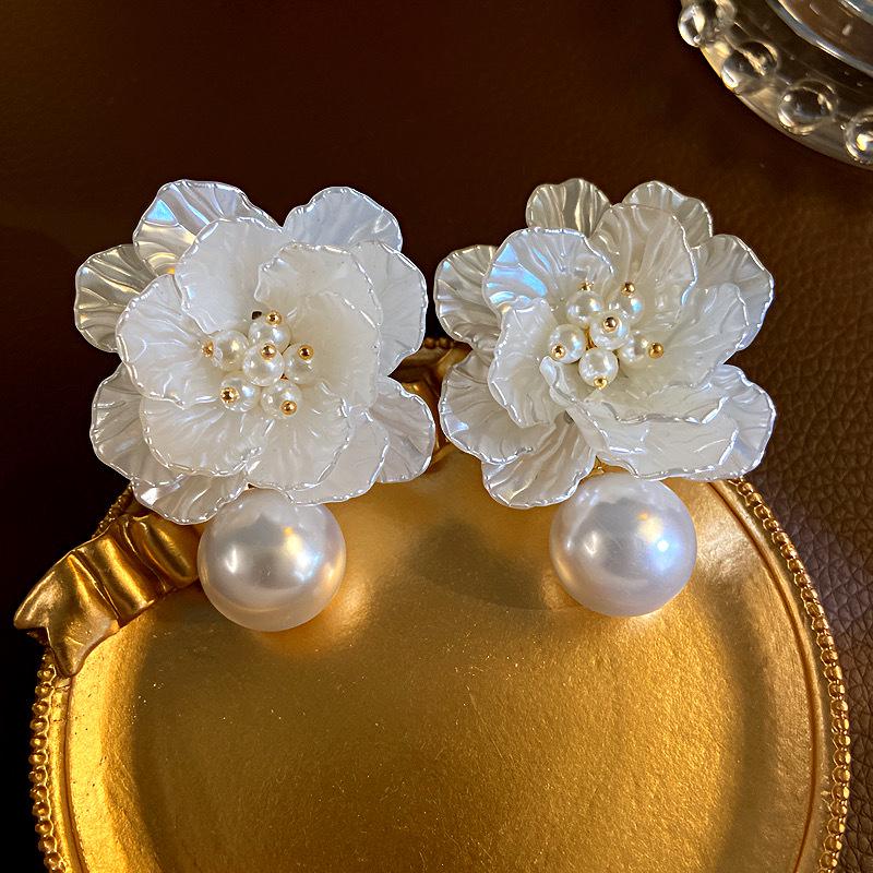 Pearl White Flower Stud Earrings: Elegant Beach Wedding Jewelry