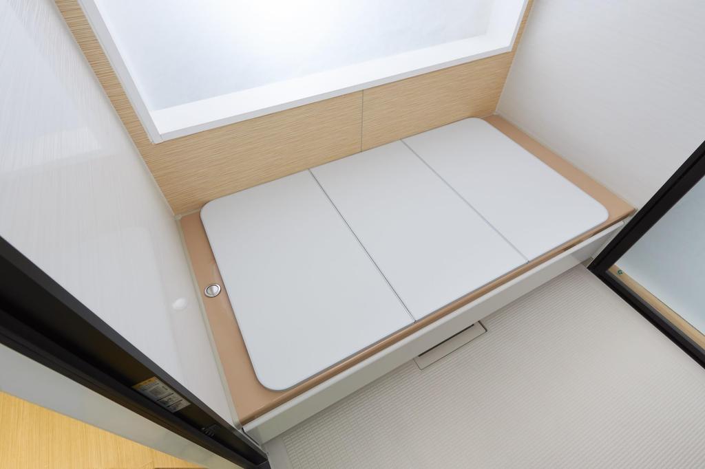 Topre Corporation Lid Lightweight Combination Bathtub Lid with Light Gray 73 X 148 Cm A-Karu (3-Piece Set), Anti-Mold Edges, L15, (Reversible),