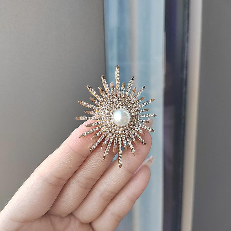 Niche Sunflower Pearl Brooch Women'S Full Diamond Pin Suit Sweater Cardigan High-End Clothing Accessories