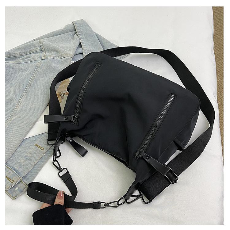Korean Style Nylon Shoulder Bags Tote Bag Large Capacity Casual Dumpling Bag Solid Color Fold Oxford Cloth Underarm Bag Girls
