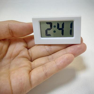 Mini stolní hodiny na baterie Datum 12hodinový časový displej Přenosné elektronické stolní LCD hodiny do obývacího pokoje ložnice