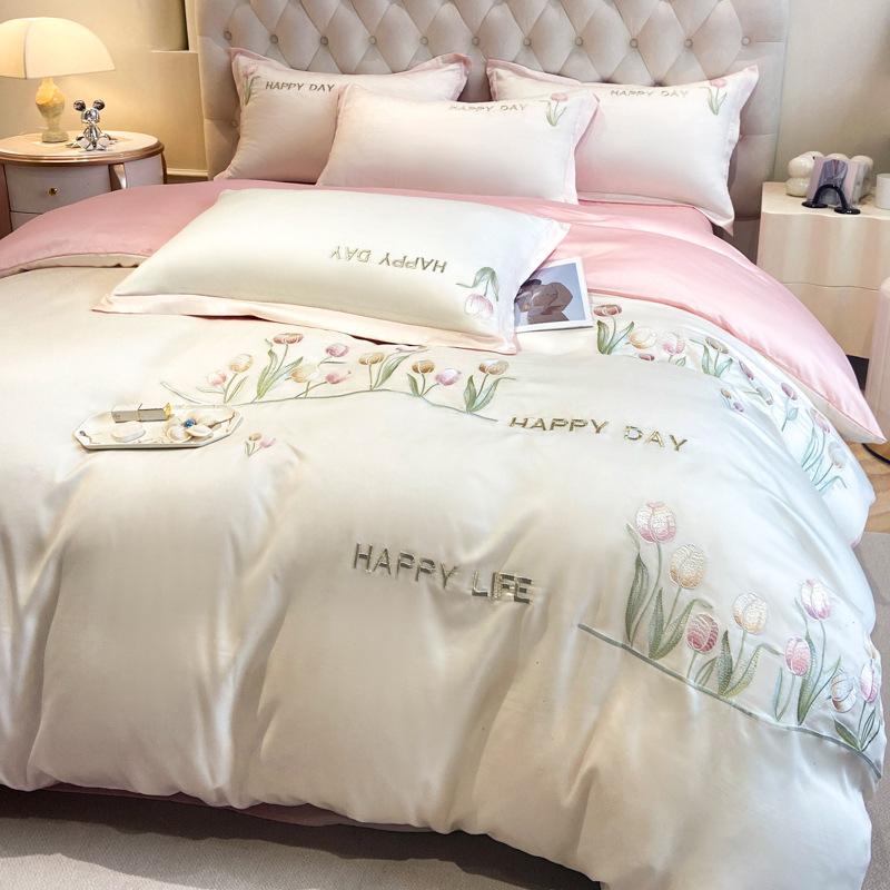 

Комплект постельного белья из ледяного шелка, четырехпредметный, вышивка, приятный к коже, дышащий, удобный, простыня, пододеяльник, наволочка 1.8m bed