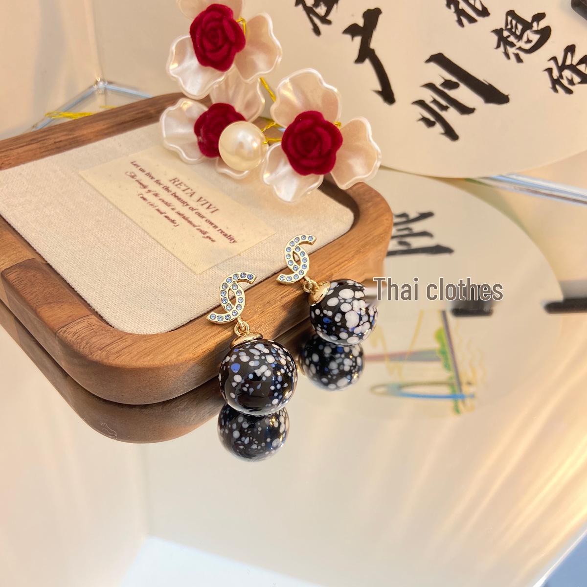 

Elegant Blue & White Porcelain Summer Earrings - High-end Silver Needle Design фіолетовий