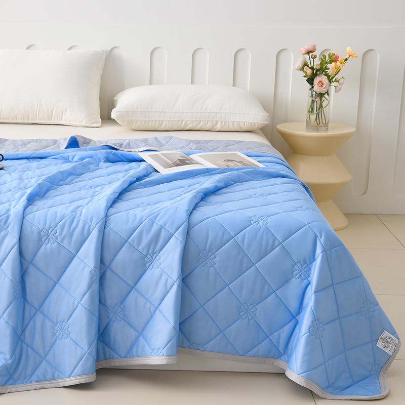 Natura Soft Cooling Comforter King Queen Breathable Cooling Blanket, Silky Smooth Summer Quilt For Night Sweats And Families