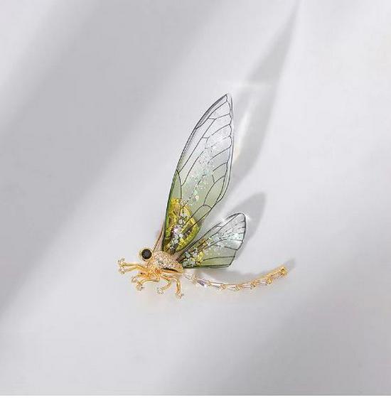 Elegant Dragonfly Brooch: Transparent Acrylic Vintage Pin, Women's Cartoon Scarf Buckle, Animal Corsage Clothing Accessory