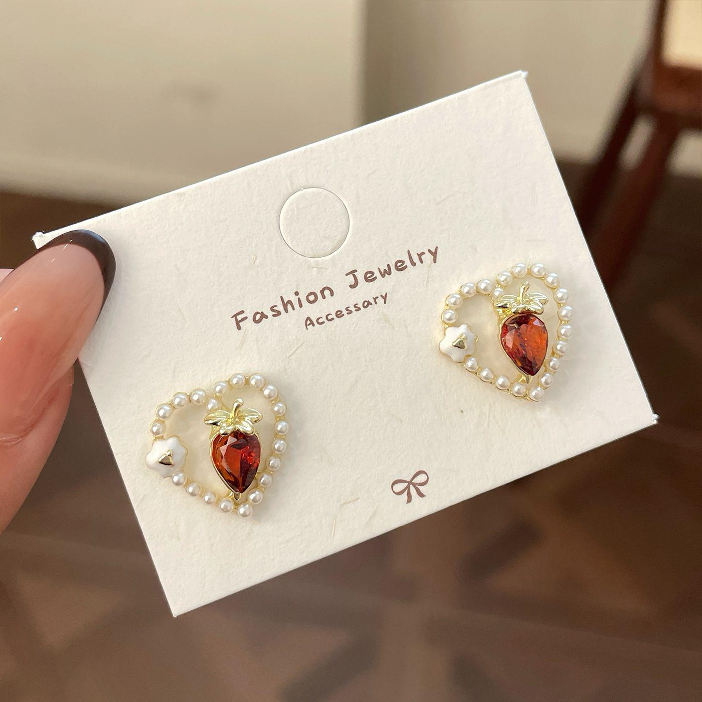 

Геометрические серьги Amber Saturn для женщин — высококачественный ретро-дизайн с серебряными иглами, идеально подходит для осени и зимы.