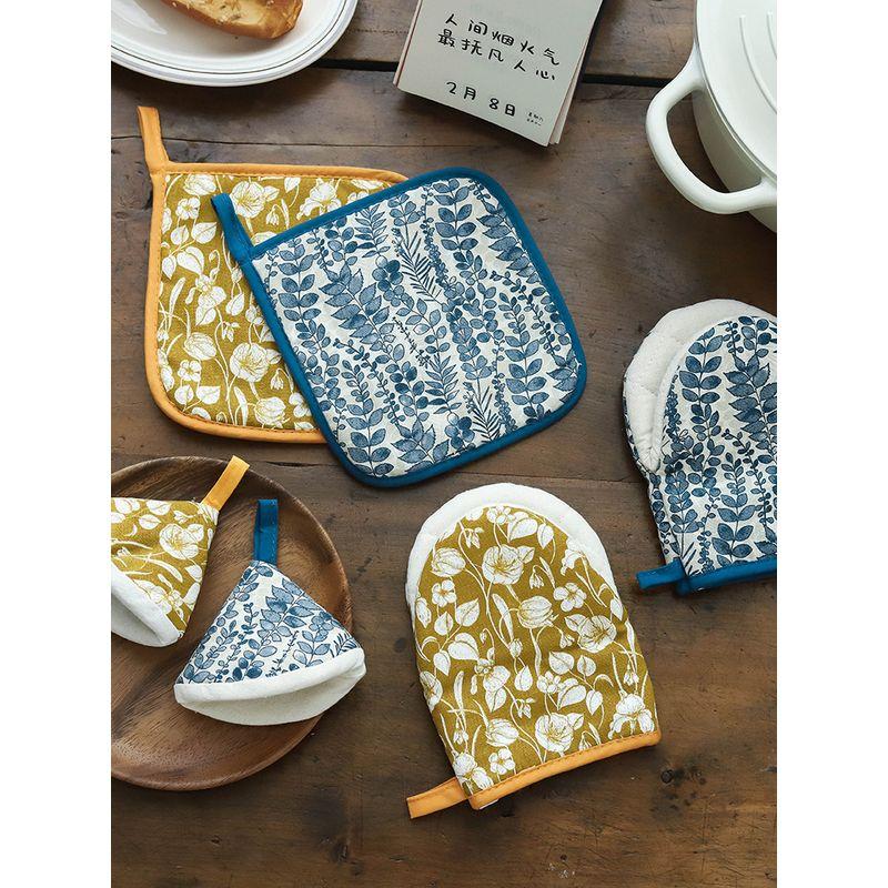 

Artsy Floral Anti-Scald Thermal Pad Retro Style For Home Kitchen Baking Gloves Thick Fabric Triangle Pan Lid Cover Yellow flower Disc pad