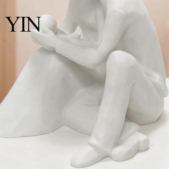 Parent Child Sculpture 3D Printed Family of 3 Sculpture, Modern Father Mother Son Art Piece Figurine, Decorative Statue for Home Office Shelf Elegant