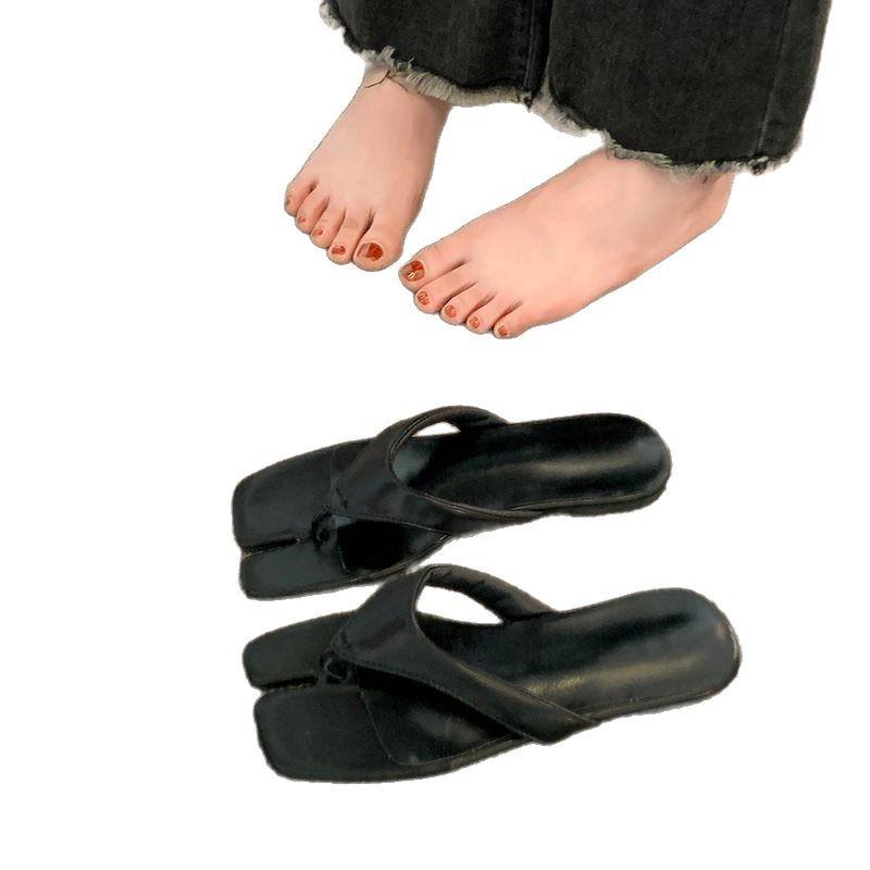 Non-slip flat-bottomed cool slippers versatile flip-flops women's summer soft-bottomed fashion clip to wear outside the beach 2025 toe new pig's