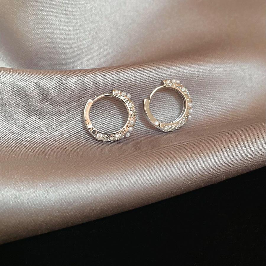 

Жемчужные Геометрические Круглые Серьги-Кольца Французские Ретро Простые Серьги Легкая Роскошь Премиум Универсальные Элегантные Серьги Женщины