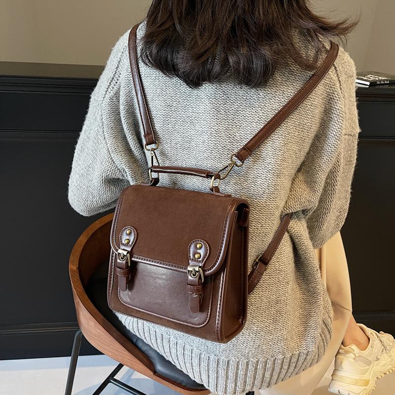 

осень-зима 2025 новый модный тренд маленькая квадратная сумка ретро универсальный женский рюкзак изысканная сумка через плечо 20*8*19 темно-коричневого