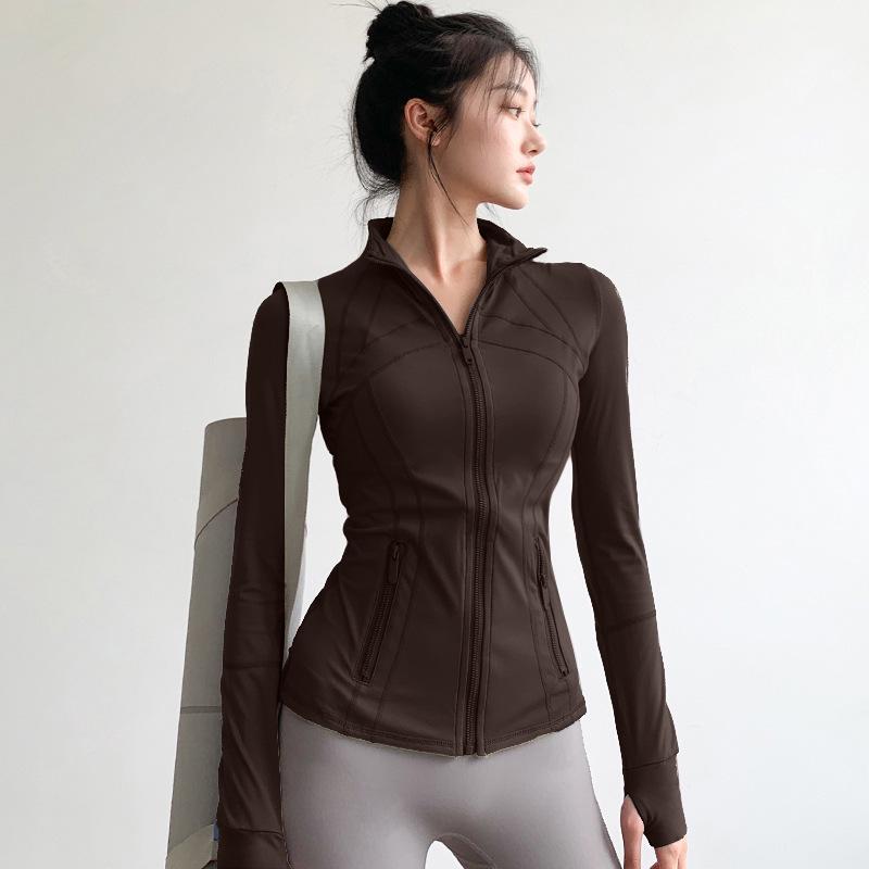 

Женская приталенная быстросохнущая куртка для йоги и фитнеса на весну/лето S