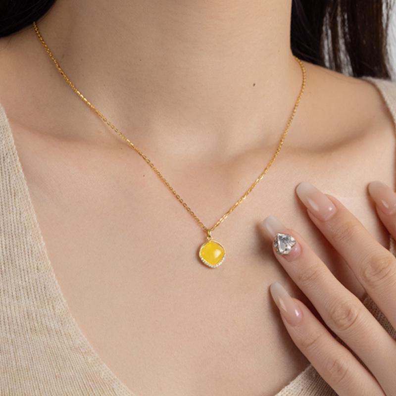 Amber Pendant Necklace with S925 Silver - Retro Water Drop Design with Light Luxury Gemstone.