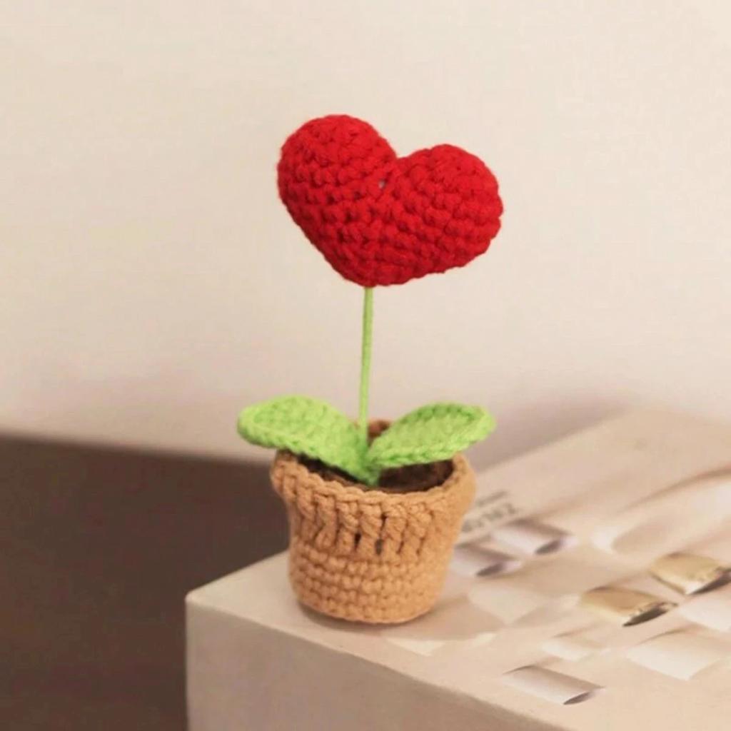 Lot de 1 ou 2 pots de fleurs tricotés à la main en forme de cœur rouge, imitation plante en pot, pour la Saint-Valentin, décoration de bureau ou de maison