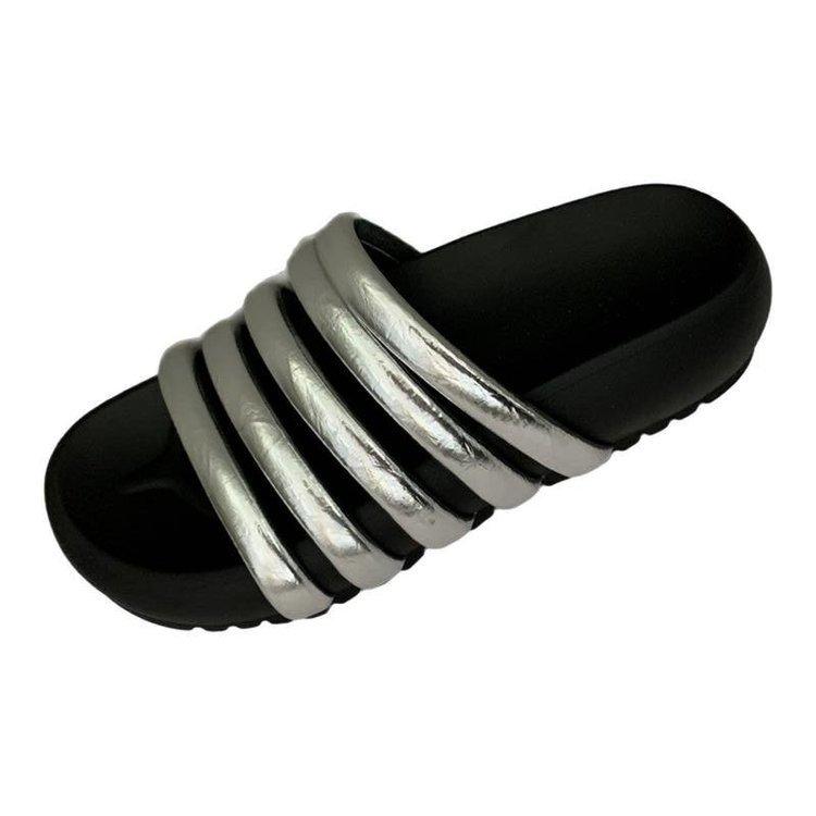 

2025 summer new slope heel cool slippers women wear seaside beach soft leather one-word open-toed muffin thick-soled slippers 40 серебряный