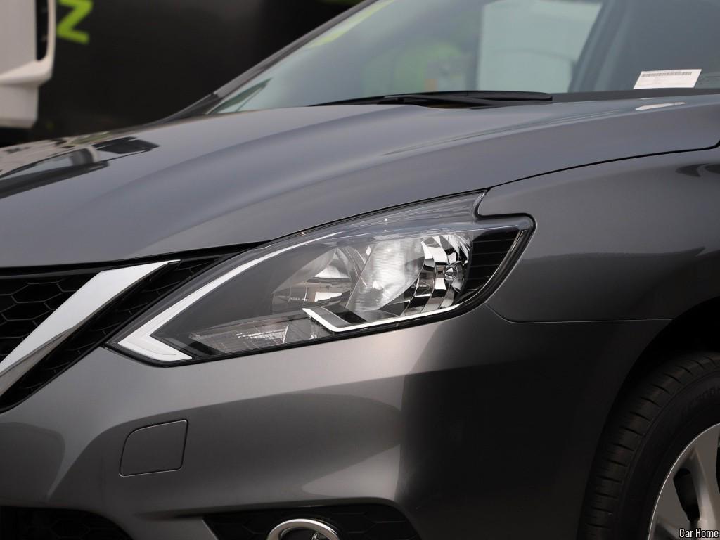 Compatible with 19-20 Sylphy Classic: Front Left & Right Halogen Headlight Assembly for Low Configuration.